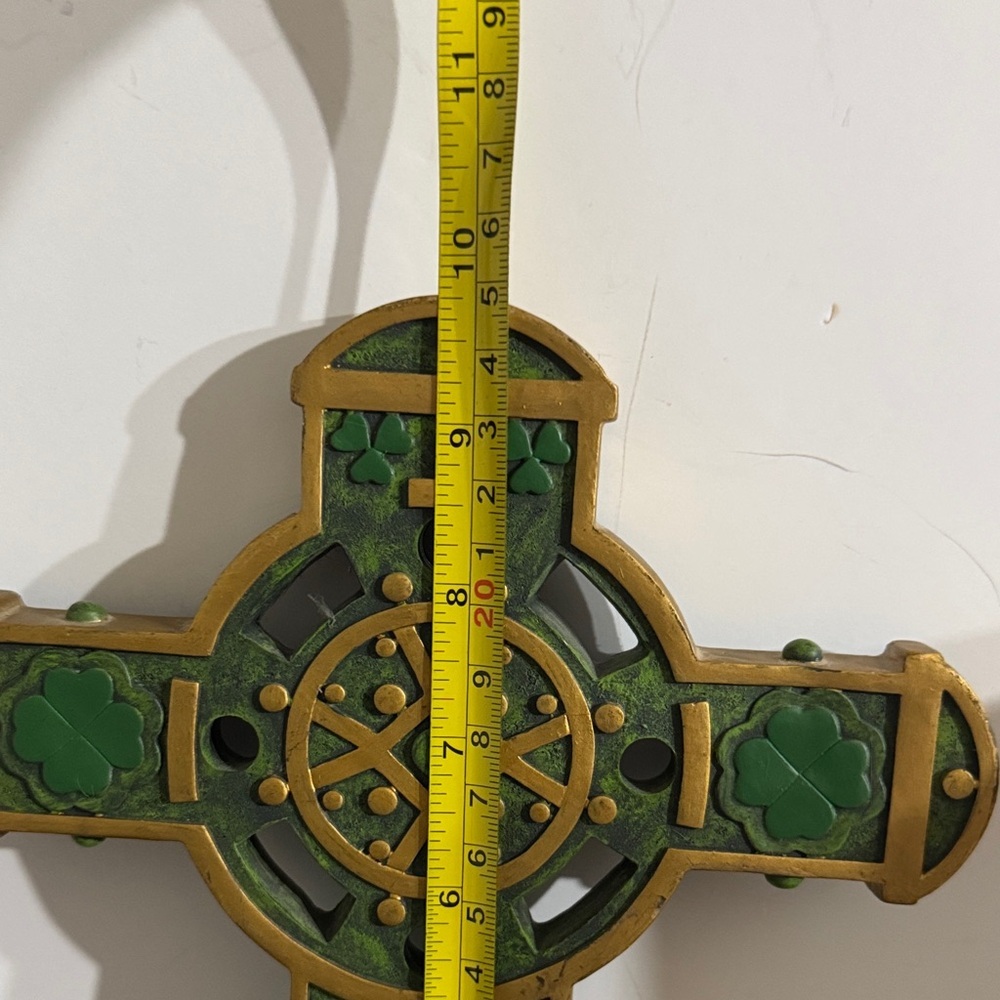 Celtic Cross Wall Decor in Green and Gold - Picture 3 of 7